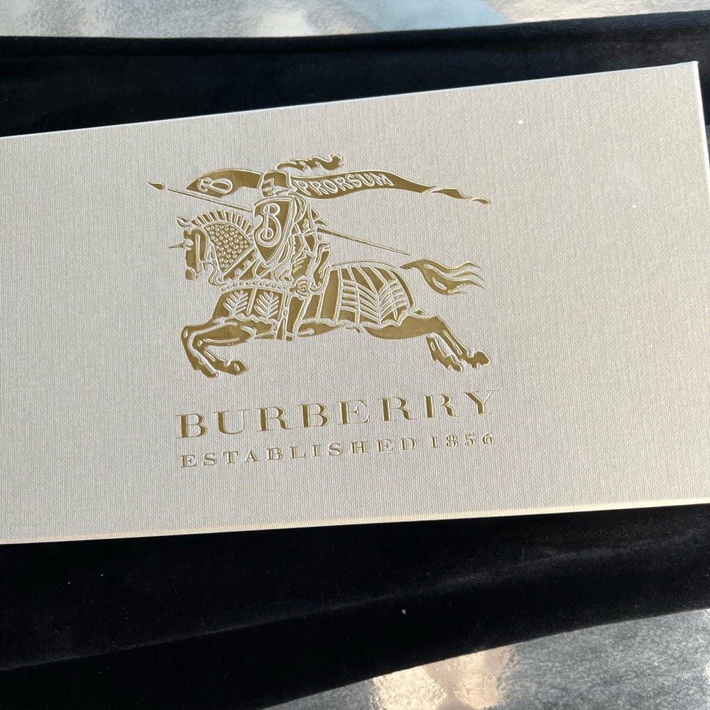 Burberry wallet Excellent Condition